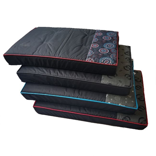 Matrace s kvalitní výplní. Obdelníkový tvar. Skvěle izoluje od podlahy.Různé dekory, 100 x 70 x 7 cm