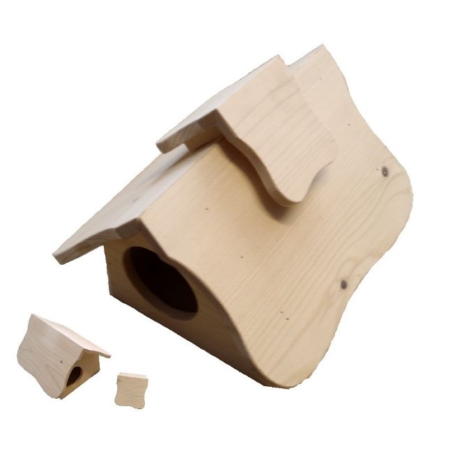 dřevěný domeček ve stylu tyrolských staveb pro králíka nebo hlodavce 