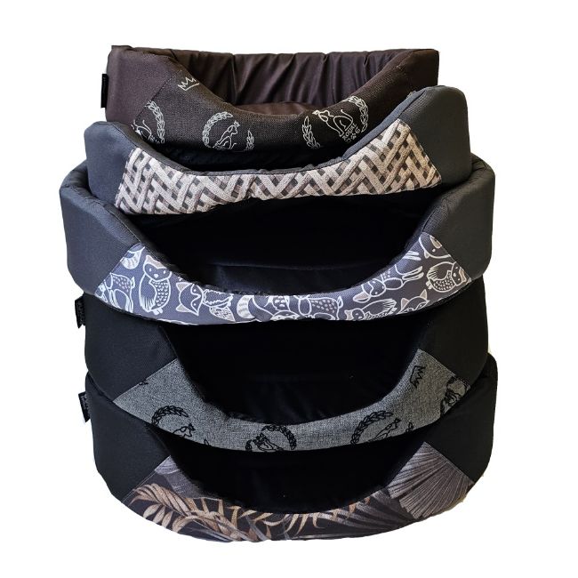 Látkový pelíšek pro psy ve tvaru oválu s vyjímatelnou podložkou. Různé dekory, 56 x 46 x 14 cm